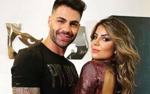 ***Chegou ao fim o relacionamento de Hariany Almeida, do BBB19 com o DJ Netto. O an&uacute;ncio foi feito nas redes sociais da Influencer, ontem segunda-feira (20), em um stories e deixou os f&atilde;s preocupados com o seu estado emocional. Os dois se conheceram em &ldquo;A Fazenda&rdquo;, na edi&ccedil;&atilde;o que Lucas Viana venceu. Netto e Hariany tiveram um relacionamento de altos e baixos, terminando algumas vezes durante o percurso. (o fuxico)