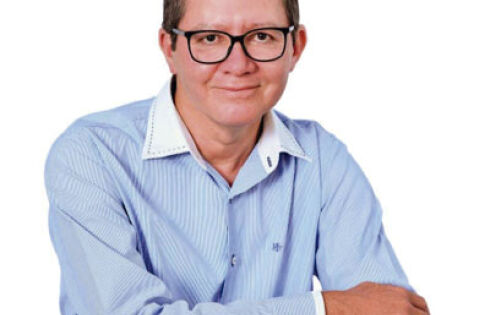 *** Aniversariando neste s&aacute;bado (25), o vereador de Sonora, Francisco Deuzimar Lima. Nossos parab&eacute;ns!