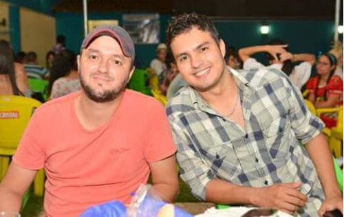 *** Nossos parab&eacute;ns ao Rudinei Gomes que celebrou na quarta-feira (19) mais um ano de vida. Na foto ao lado do amigo, Bruno Valente. 
