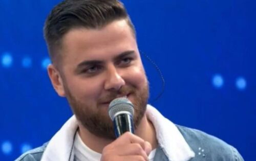 Z&eacute; Neto virou alvo de uma pol&ecirc;mica no m&iacute;nimo inusitada. O cantor enfrenta uma luta contra um marido tra&iacute;do, segundo informa&ccedil;&otilde;es do colunista do Leo Dias. O fato se deu com uma f&atilde;, que subiu no palco do show e l&aacute; em cima revelou que traiu o marido. Segundo a publica&ccedil;&atilde;o, ao receber a informa&ccedil;&atilde;o, Z&eacute; gritou &lsquo;corno&rsquo; para a plateia, e isto motivou a a&ccedil;&atilde;o do marido contra o sertanejo..(ofuxico) foto:Reprodu&ccedil;&atilde;o/Divulga&ccedil;&atilde;o
