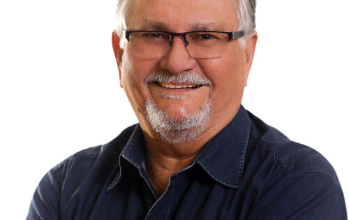 *** Por iniciativa do mandato do deputado estadual Zeca do PT, a comunidade ind&iacute;gena de Miranda receber&aacute; nesta sexta-feira (28) a Oficina de Cer&acirc;mica Terena. O evento &eacute; gratuito e acontecer&aacute; das 8h &agrave;s 11h, no Centro Comunit&aacute;rio da Aldeia Argola. A Oficina &eacute; organizada em parceria com a Prefeitura de Miranda, Subsecretaria Estadual de Assuntos Ind&iacute;genas e deputado federal Vander Loubet. A oficina tem por objetivo ministrar t&eacute;cnicas de aprendizado da arte cer&acirc;mica da etnia terena como fator cultural para as novas gera&ccedil;&otilde;es e tamb&eacute;m criando oportunidades de gera&ccedil;&atilde;o de renda para a comunidade local. A oficina ser&aacute; ministrada por ceramistas com experi&ecirc;ncia nas artes da etnia terena e podem participar a popula&ccedil;&atilde;o ind&iacute;gena e n&atilde;o ind&iacute;gena. O encontro ser&aacute; realizado ao longo de todo o dia de hoje 