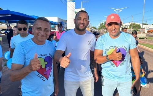 *** A C&acirc;mara Municipal de Coxim abra&ccedil;ou com muito carinho a causa em prol da conscientiza&ccedil;&atilde;o sobre o autismo atrav&eacute;s da presen&ccedil;a dos vereadores Ademir Peteca (presidente), Marcinho Souza e &Acirc;ngelo Gari. A 2&ordf; Caminhada pela Conscientiza&ccedil;&atilde;o do Autismo, foi realizado no dia 29 de abril pela Associa&ccedil;&atilde;o dos Familiares e Amigos dos Autista de Coxim (AFAAC), em celebra&ccedil;&atilde;o ao Abril Azul, m&ecirc;s de Conscientiza&ccedil;&atilde;o sobre o Autismo. foto:hugo crippa