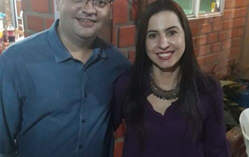 ***Contador da C&acirc;mara Municipal de Coxim, Giani M&aacute;rcio Scholz e a esposa Vivian Maria Monteiro de Carvalho ilustrando nossa coluna de hoje. Gian celebrar&aacute; neste domingo (7), mais um ano de vida. Parab&eacute;ns! foto:facebook