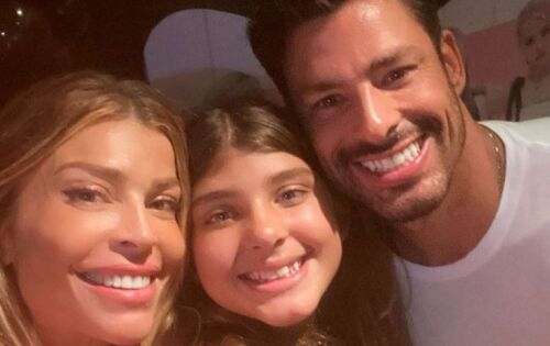 ***Sofia, filha de Grazi Massafera e Cau&atilde; Reymond, comemorou 11 anos na &uacute;ltima ter&ccedil;a-feira, 23 de maio. A fam&iacute;lia da pequena se reuniu para celebrar a nova idade, inclusive os papais, que foram casados entre 2007 e 2013 &ndash; e geraram tanta simpatia do p&uacute;blico, que tem f&atilde; torcendo por uma reconcilia&ccedil;&atilde;o desde ent&atilde;o. Em uma s&eacute;rie de postagens no Instagram, o gal&atilde; de &ldquo;Terra e Paix&atilde;o&rdquo;, Globo, deixou uma mensagem super fofa sobre a filha. &ldquo;Ela n&atilde;o para de crescer.️ Maior Amor do mundo&rdquo;, declarou o papai coruja. (ofuxico) foto:Reprodu&ccedil;&atilde;o/Instagram @cauareymond