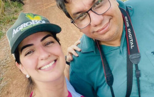 ***Nossos parab&eacute;ns ao competent&iacute;ssimo assessor de imprensa da Prefeitura Municipal de Coxim, Augusto Marques que na pr&oacute;xima segunda-feira(19), celebra mais um ano de vida. Na foto ao lado da vereadora atuante, Adriana Nabhan. Nossos parab&eacute;ns ao Augusto pelo anivers&aacute;rio e pelo excelente trabalho prestado!!