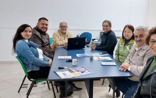 ***Na manh&atilde; da &uacute;ltima quarta-feira foi realizada a terceira reuni&atilde;o ordin&aacute;ria do Conselho Municipal dos Direitos do Consumidor (Comdecon), que tem por finalidade promover, planejar, supervisionar e definir a pol&iacute;tica p&uacute;blica municipal de defesa do consumidor. A presidente do Procon de Coxim, G&eacute;ssica Soares disse que o Conselho &eacute; um espa&ccedil;o democr&aacute;tico e participativo que visa fortalecer a pol&iacute;tica de defesa do consumidor no munic&iacute;pio e que o objetivo da reuni&atilde;o foi apresentar as a&ccedil;&otilde;es que ser&atilde;o desenvolvidas pelo Procon nos meses de junho e julho, entre elas; fiscaliza&ccedil;&otilde;es conjuntas, campanhas educativas, atendimento ao p&uacute;blico e participa&ccedil;&atilde;o em eventos relacionados ao tema.