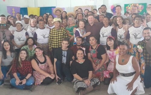 *** Muito bonita essa iniciativa do prefeito Edilson Magro, vereadores, professores, acad&ecirc;micos, equipes da UFMS-Campus Coxim, do CCI Real Idade e convidados que realizaram na quarta feira (28), um linda Festa Junina No Centro De Conviv&ecirc;ncia Dos Idosos. S&atilde;o essas pessoas cheia de amor ao pr&oacute;ximo que faz toda a diferen&ccedil;a. A festa foi realizada em parceria com a Prefeitura de Coxim, por meio da Secretaria Municipal de Cidadania e Assist&ecirc;ncia Social, que apoia o projeto da UNAPI/UFMS. 