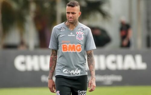 ***O meia Luan, do Corinthians, foi agredido por torcedores do clube n a madrugada desta ter&ccedil;a-feira, 04 de julho. Ele estava em um motel na Barra Funda, na Zona Oeste de S&atilde;o Paulo. De acordo com testemunhas, o jogador do Tim&atilde;o sofreu agress&otilde;es na regi&atilde;o das costelas, mas est&aacute; bem. O jogador estava acompanhado de cerca de cinco amigos e quatro mulheres. A pol&iacute;cia civil foi acionada por meio da DRADE (a Delegacia de Pol&iacute;cia de Repress&atilde;o e An&aacute;lise aos Delitos de Intoler&acirc;ncia Esportiva), e uma viatura foi enviada ao local. Policiais est&atilde;o colhendo depoimentos de testemunhas e checando as imagens das c&acirc;meras de seguran&ccedil;a. (Ofuxico) foto:Felipe Szpak / Ag.Corinthians