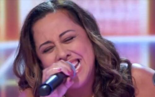 ***Evelyn Castro, que atualmente pode ser vista na s&eacute;rie Encantado&rsquo;s, que tem sua primeira temporada sendo exibida na TV Globo, brilhou durante participa&ccedil;&atilde;o no Encontro desta ter&ccedil;a-feira (11). A atriz e cantora fez uma performance de Simply The Best, de Tina Turner, e surpreendeu alguns internautas. Vale ressaltar que, nesta semana, Evelyn Castro d&aacute; in&iacute;cio ao projeto &ldquo;Tributo a Tina Turner, com Evelyn Castro&rdquo;, no teatro do 4, no Rio de Janeiro, que foi prorrogada at&eacute; o dia 27 de agosto. (Ofuxico)