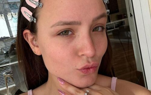 ***Em suas redes sociais, Larissa Manoela sempre compartilha diversos momentos de sua rotina com seus mais de 49 milh&otilde;es de seguidores. Na ter&ccedil;a-feira, 11 de julho, a atriz publicou em sua conta no Instagram diversas fotos da sua &uacute;ltima semana e em alguns cliques a artista surgiu completamente sem maquiagem. &ldquo;Esse neg&oacute;cio de dump &eacute; legalzinho, n&eacute;? Oh uns momentos da minha semana que passou&rdquo;, escreveu ela na legenda da publica&ccedil;&atilde;o que j&aacute; recebeu mais de 60 mil curtidas e milhares de coment&aacute;rios. (Ofuxico)