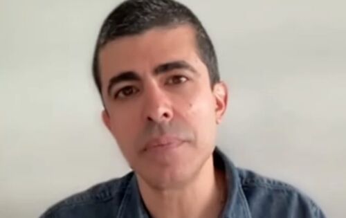 ***Depois de afirmar que j&aacute; cumpriu a pena do caso de ass&eacute;dio em que foi acusado pela atriz Dani Calabresa, Marcius Melhem usou suas redes sociais para revelar o pr&oacute;ximo passo. O artista contou que est&aacute; reunindo suas mem&oacute;rias, insinuando que dever&aacute; la&ccedil;ar um livro. &ldquo;H&aacute; dois anos eu voltava do ex&iacute;lio em Portugal pra lutar por verdade. Ali j&aacute; tinha um ano e meio de ang&uacute;stia. E l&aacute; se v&atilde;o mais dois de uma vingan&ccedil;a escancarada&rdquo;, disse ele, inicialmente. &ldquo;Registrei meu passado porque n&atilde;o acho honesto reescrev&ecirc;-lo. Seria incoerente com o que combato: pessoas que querem desdizer e &ldquo;dessentir&rdquo;. Essa mania de guardar o passado ainda vai revelar muita coisa no futuro&rdquo;, escreveu ele. (ofuxico)