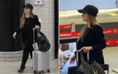 ***Depois de anunciar a separa&ccedil;&atilde;o de Felipe Becari, Carla Diaz foi fotografada no aeroporto Santos Dumont, no Rio de Janeiro, ontem quarta-feira, 26 de julho. A atriz manteve a postura s&eacute;ria e estava vestida toda de preto, com um bon&eacute; cobrindo parte do rosto. Abalada, ela desembarcou no Rio de Janeiro depois de passar alguns dias em Nova York, nos Estados Unidos, onde encontrou uma amiga de longa data na Times Square, ponto mais famoso da cidade tur&iacute;stica. (ofuxico) foto :Ad&atilde;o/Agnews