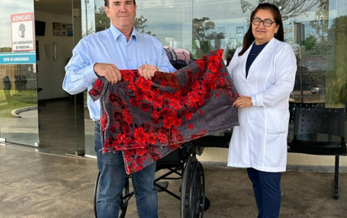 *** Com ajuda de colegas advogados, o presidente da OAB de Coxim, Dr. Rafael Garcia de Morais Lemos realizou a doa&ccedil;&atilde;o de 30 cobertores para o Hospital Regional de Coxim. A diretoria da OAB &eacute; composta pelos brilhantes e competentes advogados, Juliana Pasolini da Silva (Vice-Presidente), Gleyson Ramos Zorron (Secret&aacute;rio-Geral) e Luciana Centenaro, como Secret&aacute;ria-Geral Adjunta e R&ocirc;mulo Guerra Gai (Diretor Tesoureiro). 