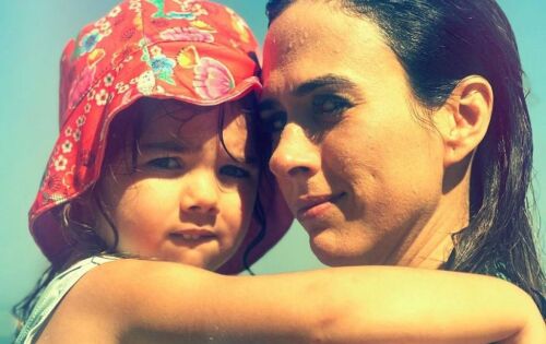 *** Tat&aacute; Werneck, que completou 40 anos na sexta-feira, 11 de agosto, ganhou uma declara&ccedil;&atilde;o apaixonada do marido Rafa Vitti nas redes sociais. O pai de Clara Maria, de tr&ecirc;s anos, publicou uma s&eacute;rie de registros de momentos especiais com a esposa. &ldquo;30 anos com carinha de 25. Te amo meu amor da minha vida. Feliz anivers&aacute;rio! Que possamos viver muitos e muitos anos de alegrias e vit&oacute;rias juntos. Desejo tudo que h&aacute; de melhor nesse mundo para ti, minha gatona&rdquo;, declarou o ator. 