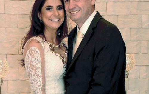 *** Nossos parab&eacute;ns desta sexta-feira v&atilde;o para um dos maiores produtores de MS e ex-prefeito de Sonora, Zelir Maggioni, o Mano como carinhosamente &eacute; conhecido. Na Foto ao lado da esposa, F&aacute;tima Maggioni.