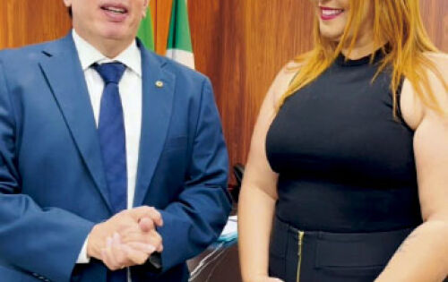 ***A vereadora de Sonora, Fl&aacute;via Vasconcellos tem feito um excelente trabalho pelo munic&iacute;pio. Agora mesmo ela garantiu uma emenda atrav&eacute;s do presidente da AL, deputado Gerson Claro no valor de 60 mil reais para a Secretaria Municipal da Sa&uacute;de .