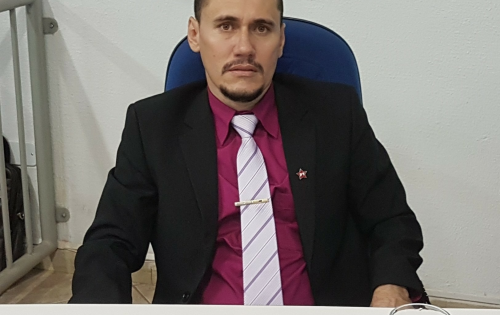 *** Aniversariando na pr&oacute;xima ter&ccedil;a-feira (29) o vereador de Coxim, Ab&iacute;lio Vaneli (PT). Nossos parab&eacute;ns ao nosso vereador considerado &ldquo;pol&ecirc;mico&rdquo;, mas &eacute; atuante e experiente, o que tem facilitado realizar um excelente trabalho em prol da popula&ccedil;&atilde;o coxinense. 