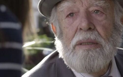 **** Nossos pensamentos com o ator Emiliano Queiroz, de 87 anos, que est&aacute; contraindo uma pneumonia. Desejamos uma recupera&ccedil;&atilde;o r&aacute;pida e enviamos apoio para ele e sua fam&iacute;lia neste momento. Sua arte e talento s&atilde;o admirados por todos, e esperamos v&ecirc;-lo de volta em breve.