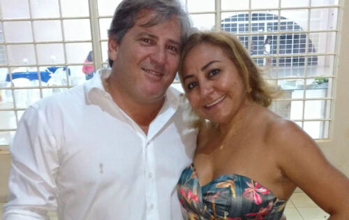 *** Edivan Costa (Prefeitura de Sonora), e sua esposa, Alderluce Souza Campos. Edivan comemora mais um ano de vida no dia 11 (segunda-feira). Parab&eacute;ns!