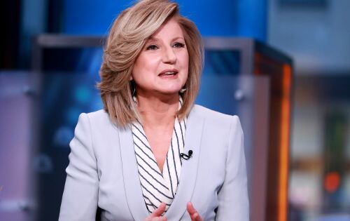 Frases Ditas Por Pessoas de Sucesso. &ldquo;Temos que aceitar que nem sempre tomaremos as melhores decis&otilde;es, que vamos errar muito - perceber que o fracasso n&atilde;o &eacute; o contr&aacute;rio de sucesso, j&aacute; &eacute; parte do sucesso. - Arianna Huffington&rdquo; Esse conselho parece contradit&oacute;rio? Leia de novo! Arianna Huffington, fundadora do famoso site de not&iacute;cias e entretenimento Huffington Post, afirma que voc&ecirc; vai errar muito at&eacute; conseguir acertar. Mas isso n&atilde;o &eacute; um problema, pois ter consci&ecirc;ncia de que vai fracassar te dar&aacute; a calma necess&aacute;ria para continuar lutando.