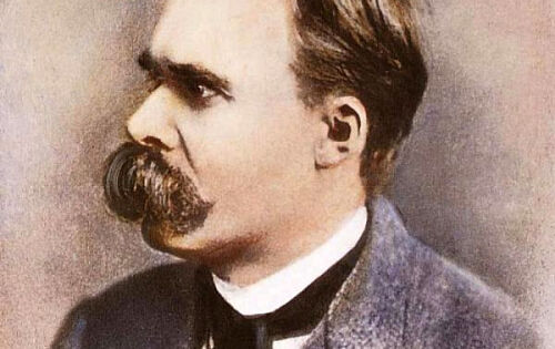 ****Aquele que luta com monstros deve acautelar-se para n&atilde;o tornar-se tamb&eacute;m um monstro. Quando se olha muito tempo para um abismo, o abismo olha para voc&ecirc;. - Friedrich Nietzsche Essa frase alerta sobre os perigos de combate &agrave;s for&ccedil;as negativas ou injusti&ccedil;as de forma t&atilde;o intensas que se correm o risco de adotar comportamentos semelhantes &agrave;s coisas que se combatem. Isso ressalta a import&acirc;ncia de manter a integridade moral e &eacute;tica, mesmo diante de desafios importantes.
