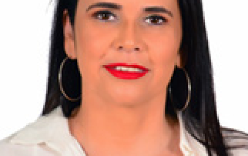 *** Amanh&atilde; (23), a vereadora de Rio Verde, Ildeslane Dimeira dos Reis estar&aacute; recebendo os parab&eacute;ns por mais um ano de vida. Ildeslaine &eacute; uma mulher muito atuante e determinada, sabe o que quer. Parab&eacute;ns!!