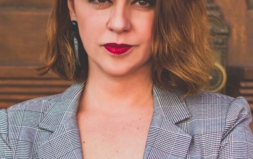 *** Comemoramos tamb&eacute;m o anivers&aacute;rio da saldosa Guta Stresser, atriz, diretora e escritora brasileira muito conhecida por seu pepel como Bebel na s&eacute;rie &ldquo;A Grande Fam&iacute;lia&rdquo; que ia ao ar pela emissora Globo de televis&atilde;o. Neste dia especial, desejamos a Guta Stresser um feliz anivers&aacute;rio.