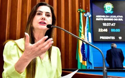 *** A deputada e 3&ordm; vice-presidente da Assembleia Legislativa de Mato Grosso do Sul, Mara Caseiro (PSDB), falou sobre a import&acirc;ncia do Outubro Rosa e a preocupa&ccedil;&atilde;o, pois quase mil mulheres tiveram c&acirc;ncer de mama em Mato Grosso do Sul no &uacute;ltimo ano. Conforme dados do Instituto do C&acirc;ncer [Inca], essas mulheres receberam o diagn&oacute;stico de c&acirc;ncer de mama em 2022, que &eacute; uma doen&ccedil;a rara em mulheres jovens, sua incid&ecirc;ncia aumento com a idade, primeira causa de morte por ano. A deputada falou tamb&eacute;m da import&acirc;ncia da detec&ccedil;&atilde;o precoce para aumentar as chances de sobreviv&ecirc;ncia. Eu sou prova viva disso. Venho chamar a aten&ccedil;&atilde;o de todas as mulheres sul-mato-grossenses. Todos devemos nos unir nesta causa, que &eacute; a vida, juntos podemos fazer a diferen&ccedil;a e contribuir para o bem-estar de todos. Ressalto aqui a import&acirc;ncia do Outubro Rosa para preven&ccedil;&atilde;o e diagn&oacute;stico de c&acirc;ncer de mama&rdquo;, concluiu.