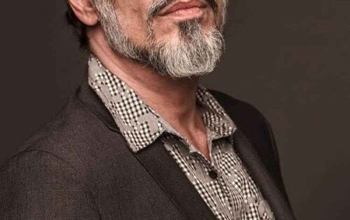 *** Hoje Lob&atilde;o, nome art&iacute;stico de Jo&atilde;o Luiz Woerdenbag Filho, comemora mais um ano de vida. Ele &eacute; um cantor, compositor, m&uacute;sico e escritor brasileiro. Um dos grandes nomes da cena do rock nacional, comp&ocirc;s sucessos como &ldquo;Me Chama&rdquo;, &ldquo;Vida Louca Vida&rdquo;, Cora&ccedil;&otilde;es Psicod&eacute;licos. Neste dia especial queremos te desejar muitos de vida e agradecer por sua tamanha contribui&ccedil;&atilde;o para a arte brasileira.