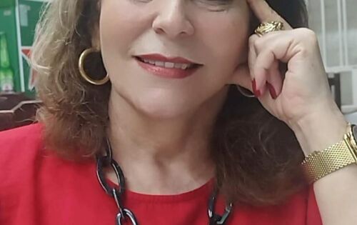 *** Antecipando aqui nossos parab&eacute;ns a amiga querida e competent&iacute;ssima advogada, Vera Helena Ferreira Dos Santos que celebrar&aacute; na ter&ccedil;a-feira (17), mais um ano de vida . Nosso carinho todo especial !!