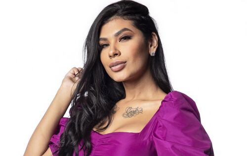 *** Hoje tamb&eacute;m comemoramos o anivers&aacute;rio de Viviane de Queiroz Pereira, mais conhecida pelo seu nome art&iacute;stico Pocah e anteriormente como MC Pocahontas, &eacute; uma cantora e compositora brasileira. Pocah &eacute; tamb&eacute;m conhecida por ter perticipado de uma das edi&ccedil;&otilde;es do reality show &ldquo;Big Brother Brasil. Em 2012, iniciou a sua carreira musical e ficou nacionalmente conhecida pelo hit &ldquo;Mulher do Poder&rdquo;. Parab&eacute;ns pelo sue dia, Pocah.
