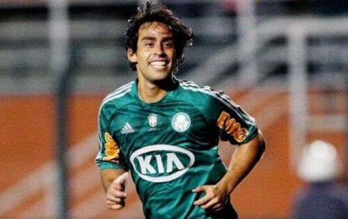 **** Anivers&aacute;rio tamb&eacute;m de Jorge Luis Valdivia Toro, mais conhecido apenas como Valdivia, um ex-futebolista chileno nascido na Venezuela que atuava como meio-campista. Ganhou notoriedade ao se tornar &iacute;dolo do Colo-Colo, do Palmeiras e da Sele&ccedil;&atilde;o Chilena. Desejamos a Valdivia muitas felicidades e sucesso, feliz anivers&aacute;rio.