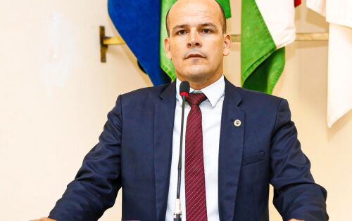 *** Nossos parab&eacute;ns de domingo (22), v&atilde;o para o vereador e 1&ordm; vice-presidente da C&acirc;mara Municipal de Rio Verde, AMAURI OLARTECHEA pelo seu anivers&aacute;rio. Felicidades!!