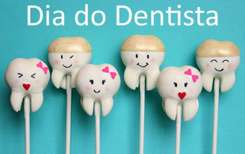 **** Hoje, dia 25 de outubro comemoramos o dia nacional da saude bucal e o dia do dentista. Nesse dia devemos incentivar habitos que possam diminuir os &iacute;ndices de c&aacute;rie, doen&ccedil;as da gengiva e tecidos &oacute;sseos, perda dos dentes e autoexames para a detec&ccedil;&atilde;o de les&otilde;es precoces. A data tamb&eacute;m &eacute; uma oportunidade de incentivar a popula&ccedil;&atilde;o, fam&iacute;lias, comunidades e governos a tomarem medidas para reduzir o n&uacute;mero de indiv&iacute;duos com doen&ccedil;as bucais. A visita ao dentista, desde pequeno, estimula o cuidado com a higiene e a criar um v&iacute;nculo com os profissionais de sa&uacute;de. Cuide-se.