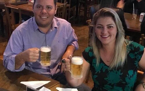 *** Na foto o ex-prefeito de Sonora, Yuri Valeis e ex-primeira-dama, Calinca Lazzarotto. Nossos parab&eacute;ns para Calinca que celebra hoje (27), mais um ano de vida. Felicidades!!
