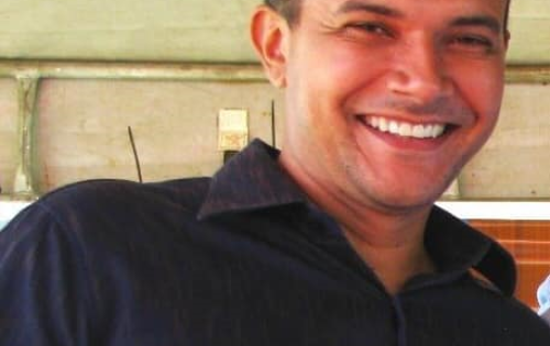 *** Nossos parab&eacute;ns ao vereador de Coxim, Carlos Henrique que no domingo (12), celebra mais um ano de vida. Felicidades
