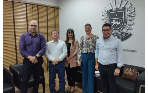 ***O secret&aacute;rio de Educa&ccedil;&atilde;o do Estado, H&eacute;lio Daher recebeu o prefeito de Coxim, Edilson Magro, a secret&aacute;ria de Educa&ccedil;&atilde;o, Michele Proen&ccedil;a e a secret&aacute;ria de Receita e Gest&atilde;o, Ver&ocirc; Batista para discutir o planejamento das turmas de ensino fundamental na rede municipal de ensino.
