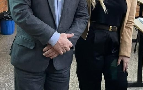 *** Nosso prefeito de Coxim, Edilson Magro e sua filha Elen Cristina Magro, graduada em direito pela UCDB (Universidade Cat&oacute;lica Dom Bosco) que arrasou atingindo 10 na monografia. Paiz&atilde;o Edilson e toda fam&iacute;lia tem todos os motivos pra estarem super orgulhosos. Parab&eacute;ns Elen e muito sucesso!
