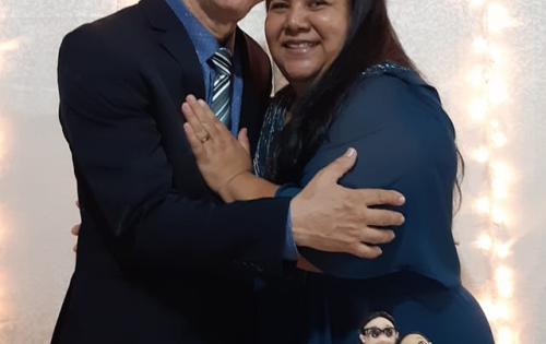 *** Nossos queridos amigos, pastor Edson e Rutinha Gon&ccedil;alves Coelho de Oliveira. Rutinha estar&aacute; recebendo os parab&eacute;ns na pr&oacute;xima ter&ccedil;a-feira (12), por mais um ano de vida. Que o Senhor continue derramando paz e sa&uacute;de sobre a sua vida. Felicidades!!
