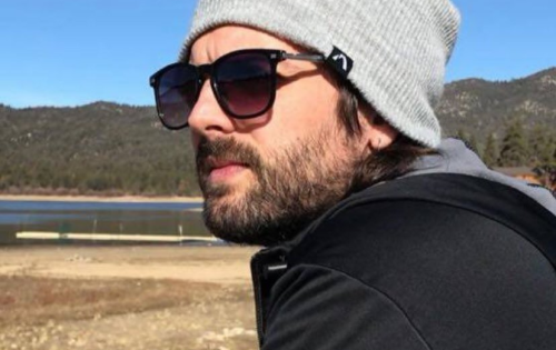 *** Nossos parab&eacute;ns ao jornalista Hugo Zerbato Crippa que ocupa com muita compet&ecirc;ncia o cargo de assessor de imprensa, jornalismo e gest&atilde;o de m&iacute;dias sociais na C&acirc;mara Municipal de Coxim, e que celebra neste domingo (17), mais um ano de vida. 