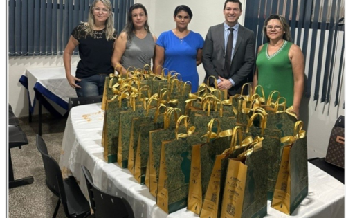 *** O Minist&eacute;rio P&uacute;blico do Estado de Mato Grosso do Sul (MPMS) na comarca de Coxim realizou a entregas dos presentes e brinquedos da Campanha &ldquo;Compartilhe o Natal 2023&rdquo;. A solenidade foi presidida pelo Promotor de Justi&ccedil;a Michel Maesano Mancuelho. Na ocasi&atilde;o os produtos da arrecada&ccedil;&atilde;o foram entregues pra a Associa&ccedil;&atilde;o de Pais e Amigos dos Excepcionais (Apae de Coxim). 