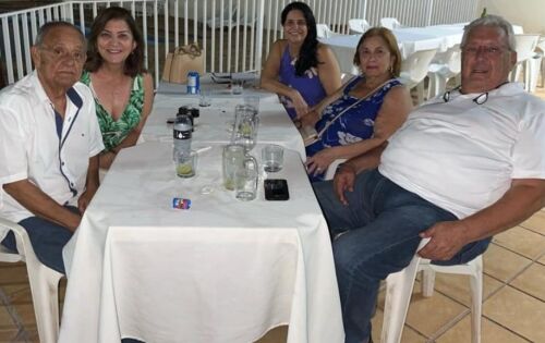 *** Rubens Dantas, esta colunista, Mary Lima e o casal, Rosely e Ambr&oacute;sio Rubin. 