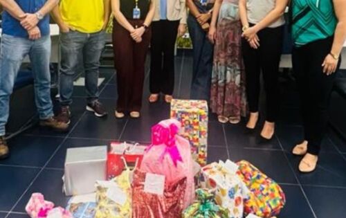 *** Nosso carinho e agradecimento especial a essa equipe maravilhosa do Banco do Brasil, parceira da Campanha Natal Sem Fome da AAVC, que todos os anos adotam cartinhas e realizam sonhos. 