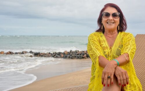 *** Minha amiga querida e amada. Tereza Garay que muito nos honra com sua amizade, seu jeito simples, sempre feliz, de bem com a vida, carinhosa, de muito bom gosto e sempre muito elegante. Tereza nos oferece em Coxim ou atrav&eacute;s das redes sociais uma op&ccedil;&atilde;o de comprar roupas lindas, de marca por um pre&ccedil;o &oacute;timo e forma de pagamento melhor ainda. Estamos falando &eacute; claro, da T MODAS. Quero enviar os meus parab&eacute;ns &agrave; Tereza Garay pelo seu anivers&aacute;rio que ser&aacute; na quarta-feira ( 3 janeiro) que com certeza ser&aacute; celebrado rodeado de muitos familiares e amigos. 