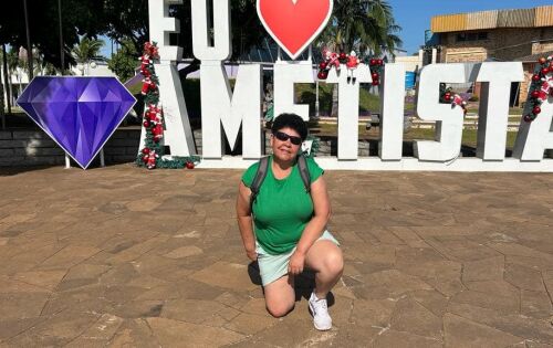 ***Dr&ordf; Ana Maria Magalhaes especialista em cirurgia de cabe&ccedil;a e pesco&ccedil;o, curtindo suas f&eacute;rias merecidas na cidade de Ametista no Rio Grande do Sul.