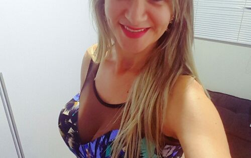 *** Dr&ordf; Carmenc&iacute;ta Vendruscolo da Cl&iacute;nica de Odontologia e Est&eacute;tica Sorriso Sadio em Coxim, atende todas especialidades, implante dent&aacute;rio, pr&oacute;tese, aparelho ortod&ocirc;ntico, canal, limpeza, clareamento e outros. Agenda seu hor&aacute;rio! Telefone 9 9995-8830