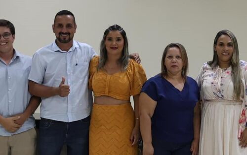 *** Na noite desta quarta-feira (10), o plen&aacute;rio da C&acirc;mara Municipal de Rio Verde foi o cen&aacute;rio da cerim&ocirc;nia de posse dos novos Conselheiros Tutelares para o quadri&ecirc;nio de 2024/2028. A solenidade foi prestigiada por diversas autoridades locais comprometidas com a prote&ccedil;&atilde;o e promo&ccedil;&atilde;o dos direitos da juventude. O prefeito R&eacute;us Fornari, ao lado da Presidente do CMDCA Jane Ferreira e vereadores, liderou a mesa de autoridades, reafirmando o compromisso renovado da cidade com a defesa dos direitos das crian&ccedil;as e adolescentes. O Plen&aacute;rio ficou lotado, familiares, amigos e populares prestigiaram o evento. Nossos parab&eacute;ns aos eleitos como Conselheiros Tutelares e os Suplentes que assumem o compromisso de zelar pelos direitos da juventude.