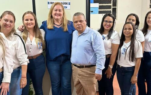 *** Na ter&ccedil;a-feira a Secretaria Municipal de Sa&uacute;de promoveu um caf&eacute; da manh&atilde; para receber a nova equipe administrativa que ser&aacute; liderada pela Servidora Rosani Castro. Em um momento especial, o Pastor Ronie Coene conduziu uma ora&ccedil;&atilde;o, desejando um ano repleto de vit&oacute;rias e realiza&ccedil;&otilde;es, com a b&ecirc;n&ccedil;&atilde;o de Deus. A Secret&aacute;ria Juliana Figueiredo expressou sua gratid&atilde;o &agrave; equipe que j&aacute; estava atuando no setor com muita compet&ecirc;ncia, que foi estendida &agrave;s novas integrantes da equipe.