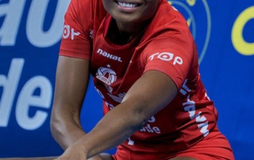 *** Hoje comemoramos o anivers&aacute;rio de Fabiana Marcelino Claudino, &eacute; uma jogadora de voleibol brasileira que atua na posi&ccedil;&atilde;o de meio de rede. Suas principais fun&ccedil;&otilde;es em sua posi&ccedil;&atilde;o s&atilde;o bloqueio e ataque. Atua pela equipe paulista do Osasco Voleibol Clube e foi capit&atilde; da Sele&ccedil;&atilde;o Brasileira de Voleibol Feminino. Parab&eacute;ns pelo seu dia, Fabiana!