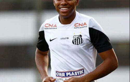 *** Comemoramos tamb&eacute;m o anivers&aacute;rio de Robson de Souza, mais conhecido como Robinho, &eacute; um ex-futebolista brasileiro que atuava como atacante. Em janeiro de 2022, foi condenado por ter estuprado coletivamente uma jovem albanesa na It&aacute;lia. Felicidades e muitos de vida, Robinho! 